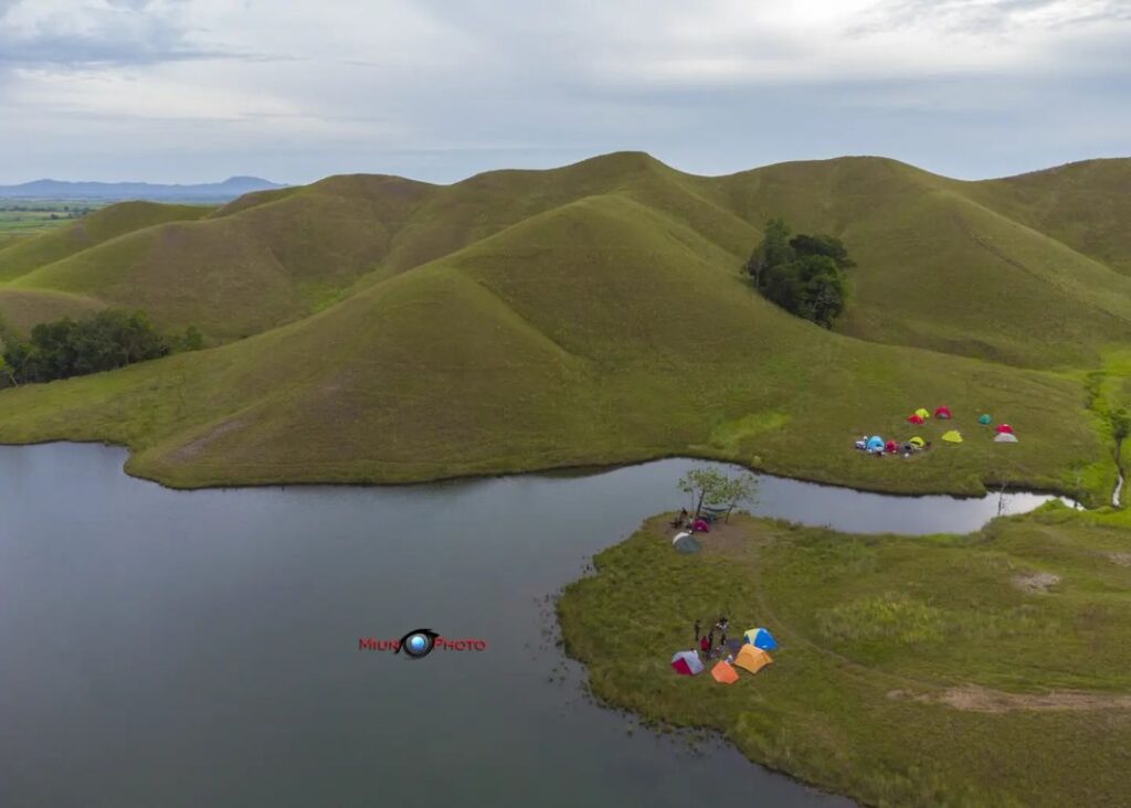 Pegunungan dan wisata alam Bombana