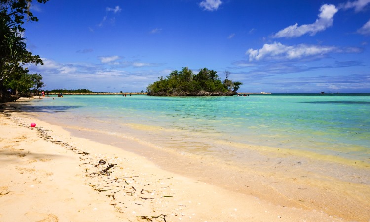 Pantai terbaik di Bombana